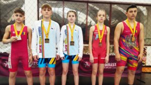 Vară fierbinte pentru luptătorii reșițeni. Au trecut Naționalele pe plajă, urmează Europeanul U15 din Italia