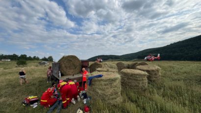 Tragedie în Timiș: un bărbat a murit strivit de un balot de paie