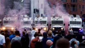 Violențele continuă în Irlanda de Nord