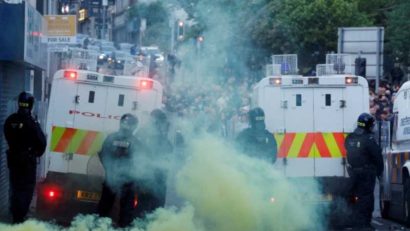 MAE recomandă românilor din Irlanda de Nord să evite zonele în care au loc demonstrații