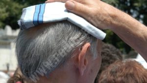 Cod galben de caniculă în Caraș-Severin: Medicii avertizează populația să evite expunerea la soare