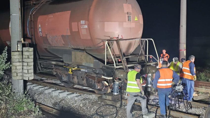 Trafic feroviar reluat pe distanța Roșiori – Măldăeni, pe firul II – CFR anunță măsuri suplimentare de intervenție Trafic feroviar reluat pe distanța Roșiori – Măldăeni, pe firul II – CFR anunță măsuri suplimentare de intervenție
