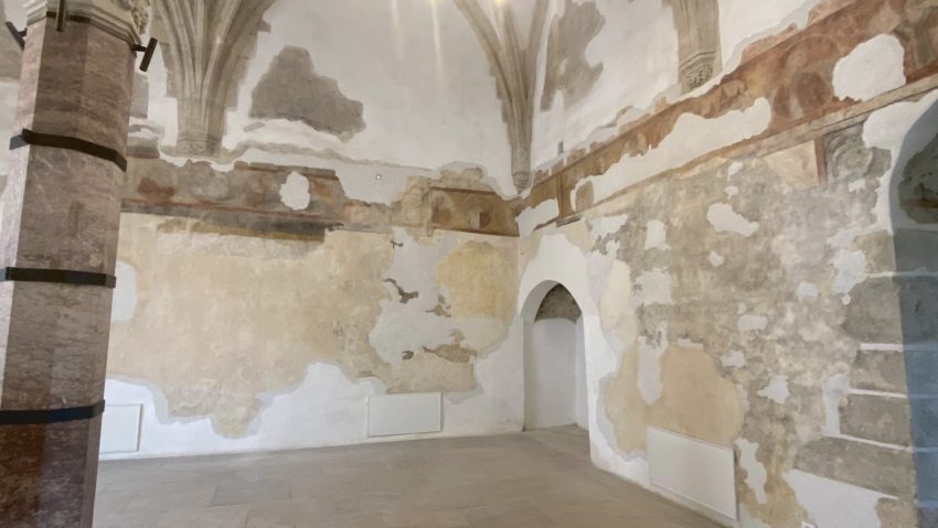 Hunedoara: Noi fresce descoperite în Sala Dietei de la Castelul Corvinilor Hunedoara: Noi fresce descoperite în Sala Dietei de la Castelul Corvinilor