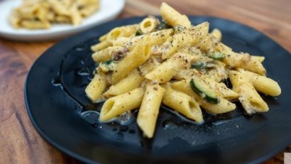 Macrou cu penne – rețetă mediteraneană