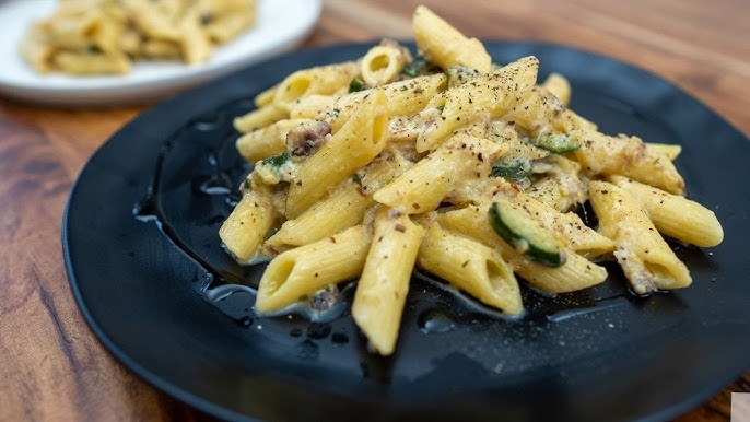 Macrou cu penne – rețetă mediteraneană Macrou cu penne – rețetă mediteraneană