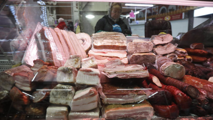 Serbia introduce noi reguli privind etichetarea cărnii și produselor lactate: brânzeturile vegetale, separate pe rafturi