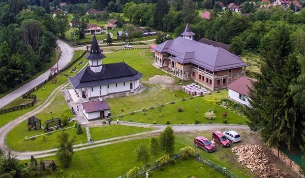 Hramul Mănăstirii „Nașterea Sfântului Ioan Botezătorul” din Poiana Mărului – 23-24 iunie 2025 Hramul Mănăstirii „Nașterea Sfântului Ioan Botezătorul” din Poiana Mărului – 23-24 iunie 2025