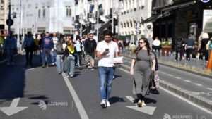 Peste 490.000 de români își sărbătoresc onomastica de Sfinții Apostoli Petru și Pavel