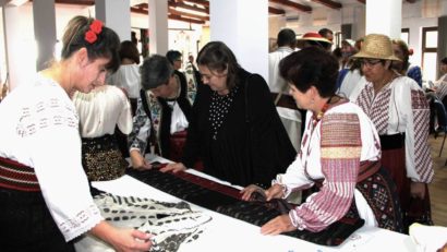 Ziua iei 2025, la Caransebeș – „Povești cusute la Muzeu”, un eveniment dedicat tradițiilor de Sânziene