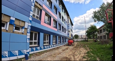 Toate școlile din Caransebeș vor fi modernizate până la 1 septembrie, promite primarul Felix Borcean Toate școlile din Caransebeș vor fi modernizate până la 1 septembrie, promite primarul Felix Borcean