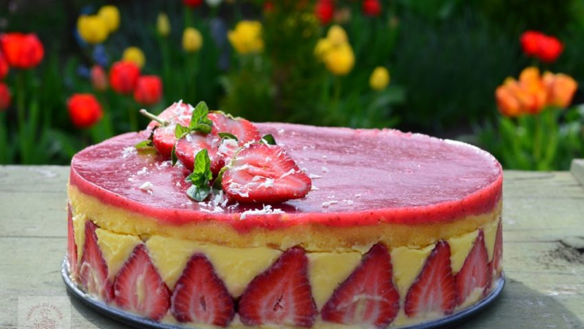 Tortul Fraisier – rețetă clasică franțuzească cu căpșuni Tortul Fraisier – rețetă clasică franțuzească cu căpșuni