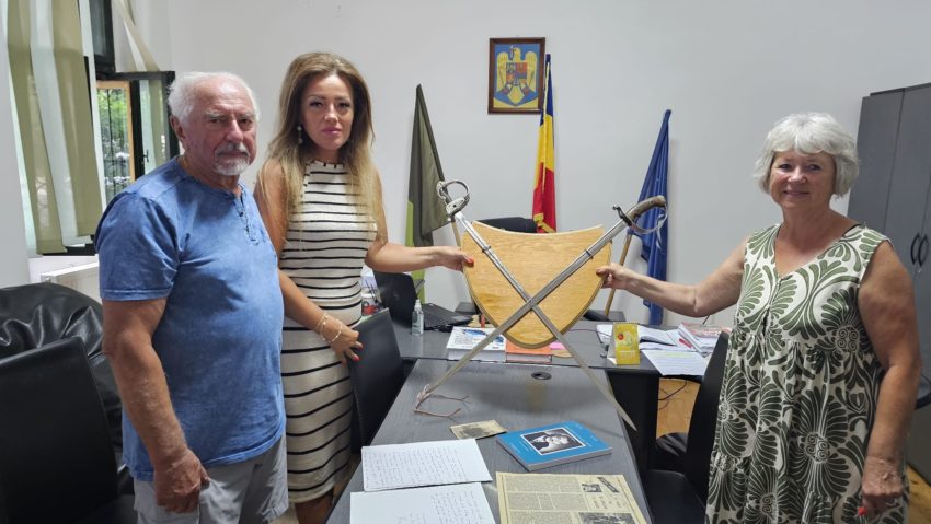 Donație valoroasă la Muzeul din Caransebeș: obiecte ale unui veteran de război revin acasă Donație valoroasă la Muzeul din Caransebeș: obiecte ale unui veteran de război revin acasă