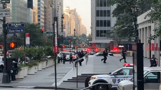 Atac armat în Manhattan: 5 morţi, printre care un poliţist şi atacatorul