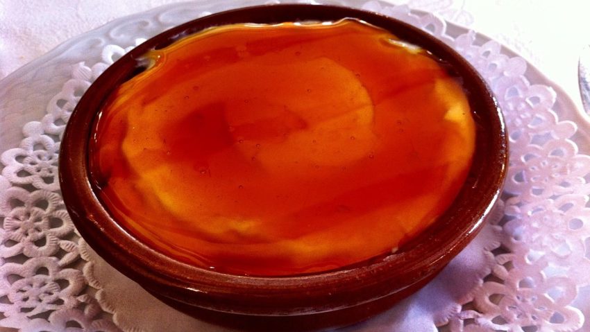 Rețeta dulce de joi: Goxua – desertul tradițional basc cu frișcă, pandișpan și cremă de vanilie Rețeta dulce de joi: Goxua – desertul tradițional basc cu frișcă, pandișpan și cremă de vanilie