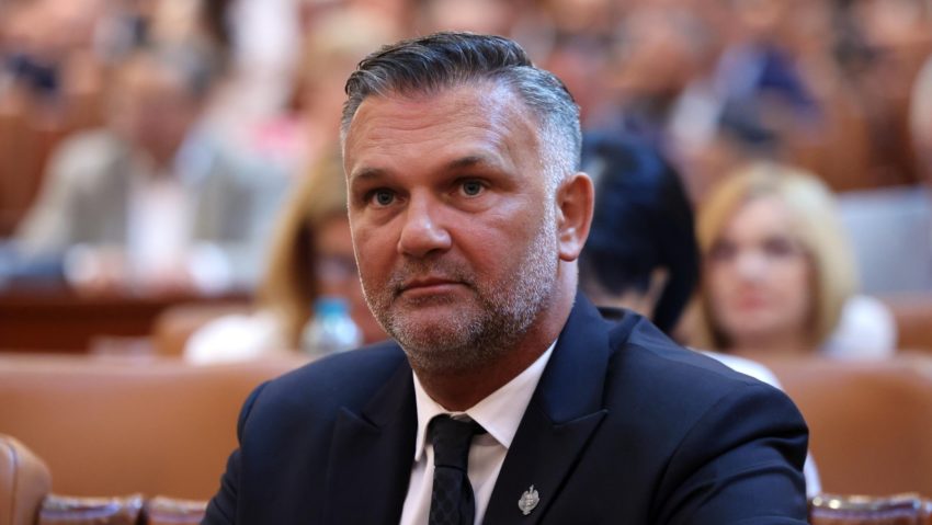 Deputatul Marius Isac: „Ursul nu e jucărie – păstrează distanța, respectă natura!” Deputatul Marius Isac: „Ursul nu e jucărie – păstrează distanța, respectă natura!”