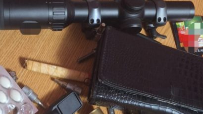 Percheziții în Caraș-Severin: arme, muniție și materiale confecționate artizanal descoperite de polițiști