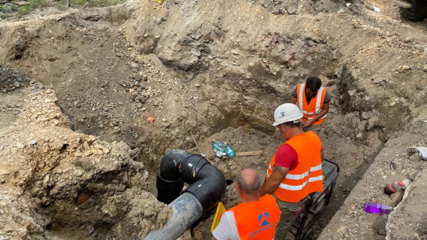Groapa de pe strada Mociur aduce și un drept la replică din partea AQUACARAȘ S.A. Groapa de pe strada Mociur aduce și un drept la replică din partea AQUACARAȘ S.A.