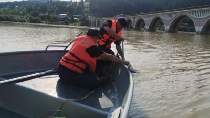 Guvernul acordă ajutoare financiare pentru persoanele ale căror locuinţe au fost afectate de inundaţiile din Suceava şi Neamţ