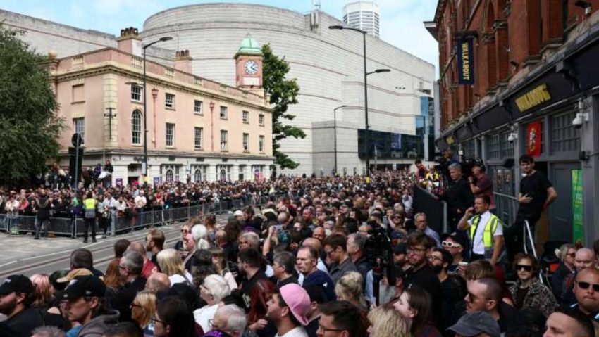 La Birmingham, mii de fani îi aduc un ultim omagiu lui Ozzy Osbourne