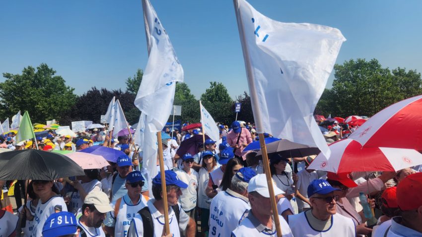 Profesori din Caraș-Severin, în stradă la București: „Educația e atacată!” Profesori din Caraș-Severin, în stradă la București: „Educația e atacată!”