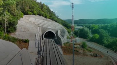 Tunelul BATA și noul traseu feroviar BÂRZAVA – VĂRĂDIA, deschise circulației pe firul II