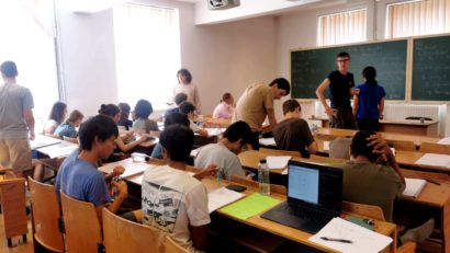 Cei mai buni tineri matematicieni din lume, reuniți la Reșița în tabăra APEXMATHS-2025