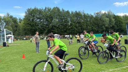 Biciteca RO Bike aduce peste 700 de copii și adulți din vestul țării pe biciclete