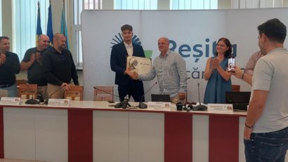 Reşiţeanul Denis Popescu a primit titlul de Cetăţean de Onoare al municipiului: „La Reşiţa mă întorc mereu cu drag”