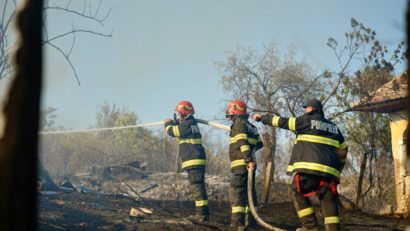 Pompierii ISU „Semenic” Caraș-Severin au gestionat aproape 70 de situații de urgență în patru zile
