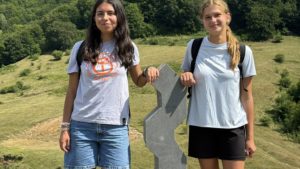 „Aventuri pe 2 roți”: două adolescente din Caraș-Severin străbat România pe bicicletă – 1.400 km în 30 de zile, pe Via Transilvanica
