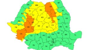 ANM anunță furtuni și ploi în aproape toată țara: Cod Portocaliu și Cod Galben până luni seara