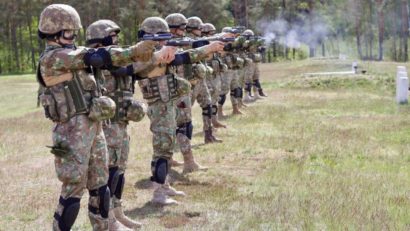 Stagiu militar voluntar de 4 luni, în România. Ministrul Apărării: Sper să devină lege, cel târziu la începutul anului viitor