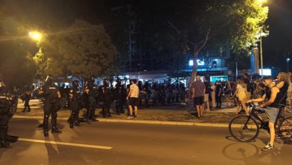 Tulburările au continuat la Belgrad, unde poliţia sârbă a folosit gaze lacrimogene pentru a dispersa protestatarii