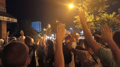 Proteste în Serbia: manifestații la Novi Sad și Belgrad împotriva reținerilor de protestatari