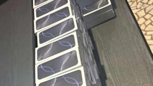 Telefoane mobile contrafăcute la frontiera României! Valoarea de inventar: 3.074.000 de lei