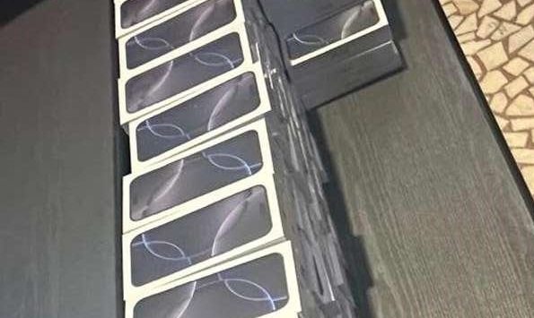 Telefoane mobile contrafăcute la frontiera României! Valoarea de inventar: 3.074.000 de lei