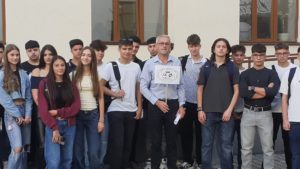 Pentru prima dată, la cea mai veche școală din Reșița – Colegiul Naţional „Diaconovici-Tietz” anul școlar a început fără careul tradițional