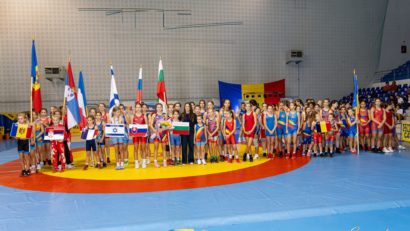 “Alina Vuc Trophy”, o reușită și în 2025! Speranțele luptelor juvenile feminine au făcut spectacol la Reșița