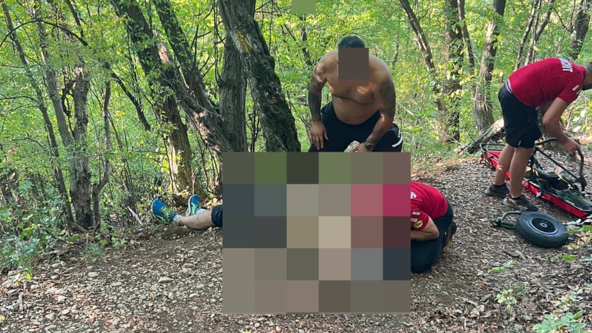 Tragedie pe munte: un turist și-a pierdut viața pe traseul Crucea Albă din Herculane Tragedie pe munte: un turist și-a pierdut viața pe traseul Crucea Albă din Herculane