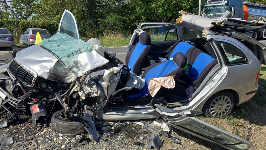 Accident grav la Constantin Daicoviciu: un bărbat de 68 de ani a murit, iar o femeie a fost transportată la spital