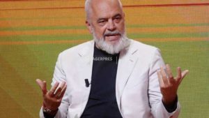 Albania numește un ministru generat de AI, responsabil cu achizițiile publice