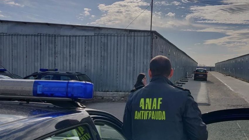 ANAF investighează fraude cu panouri fotovoltaice: prejudiciu de peste 3 milioane lei și peste 5.500 de panouri confiscate ANAF investighează fraude cu panouri fotovoltaice: prejudiciu de peste 3 milioane lei și peste 5.500 de panouri confiscate