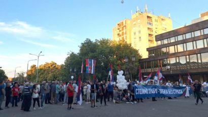Serbia: Mii de manifestanți la Belgrad pentru a cere alegeri anticipate