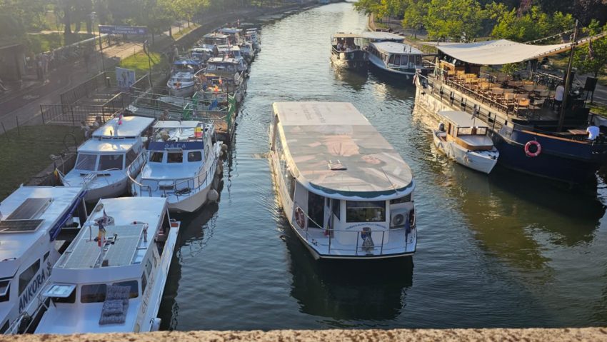 Regata Bega 2025 aduce din nou navigația și muzica pe malurile canalului din Timișoara Regata Bega 2025 aduce din nou navigația și muzica pe malurile canalului din Timișoara