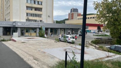 Stație de biciclete în stația de la Nera