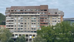 13 cu noroc pentru blocurile din zona centrală a Reșiței