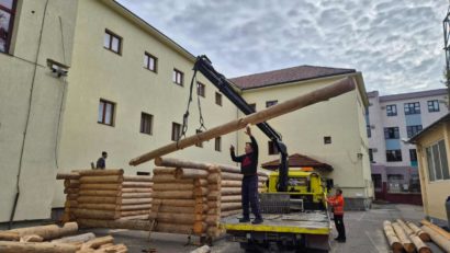 Între carte și rugăciune – în curtea Colegiului Național „Traian Lalescu” din Reșița se ridică o capelă, simbol al credinței și al unității