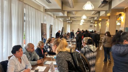 Peste 300 de participanți la Bursa locurilor de muncă pentru absolvenți 2025, la Reșița