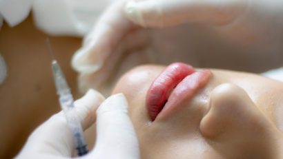 Fals medic estetician, descoperit în Arad și Dumbrăvița