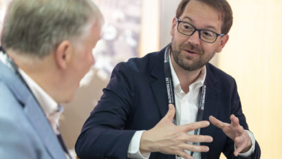 Dominic Fritz, primarul Timișoarei, selectat în Inițiativa Bloomberg LSE pentru Leadership în Orașele Europene
